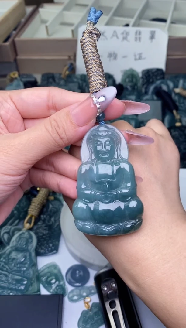 颈饰未镶嵌翡翠