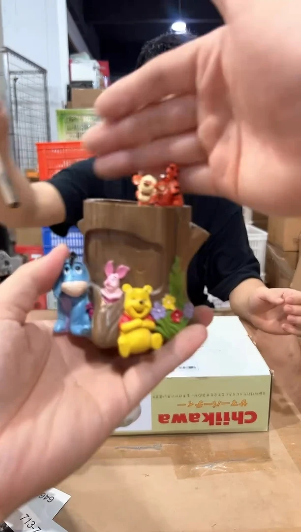 瓷片树脂维尼树桩笔筒