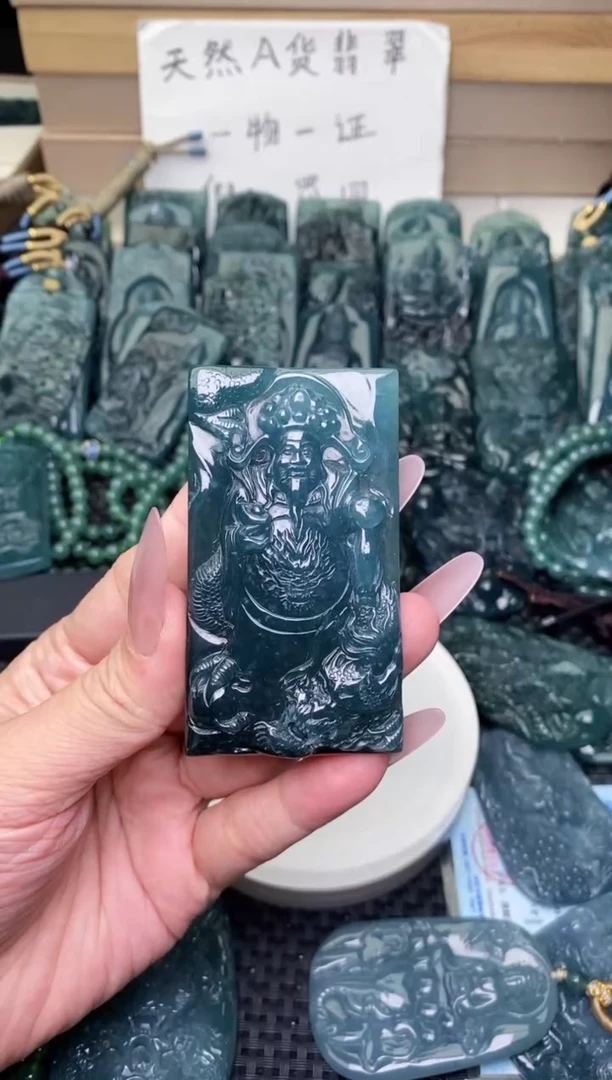 颈饰未镶嵌翡翠