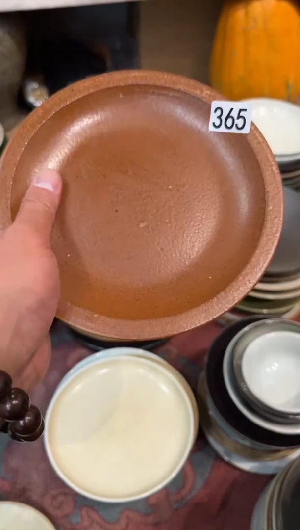 瓷J****y365  微瑕棕色盘1个