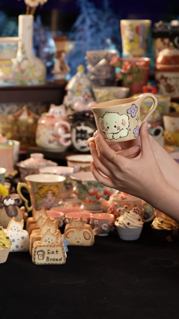 摆件陶景德镇釉下彩手绘设计师款陶瓷