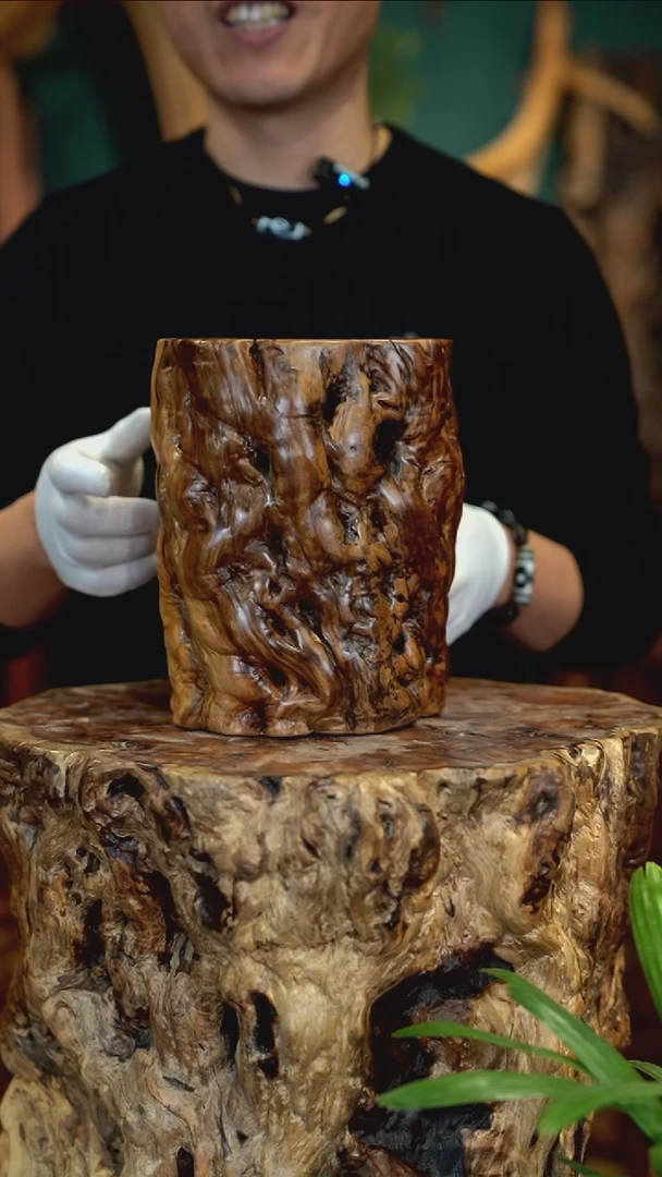 木黄*儿雷击枣木笔筒