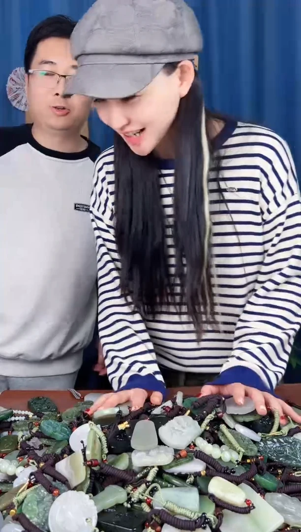 未镶嵌和田玉挂件拍一发一，