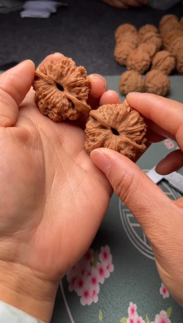 把件文玩核桃w177   龙洞玉  42尺微修