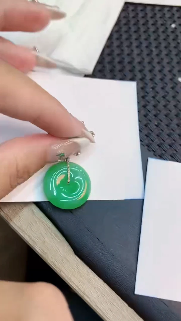 翡翠18K金镶嵌吊坠(不含链)1