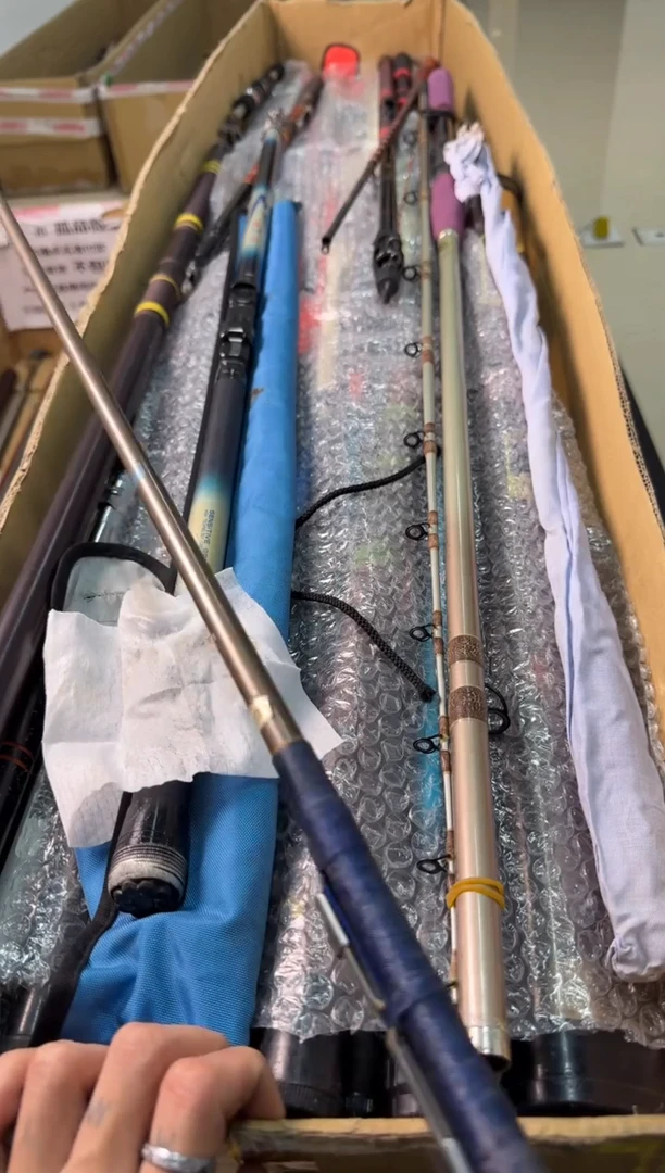 考***搜 孤品微瑕， 以直播间为准  加 10元发顺丰