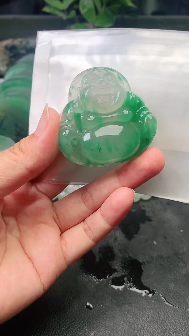 定制石英质玉（非洲翠）佛公