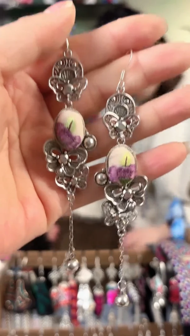 彩云南阁非遗老绣饰品171