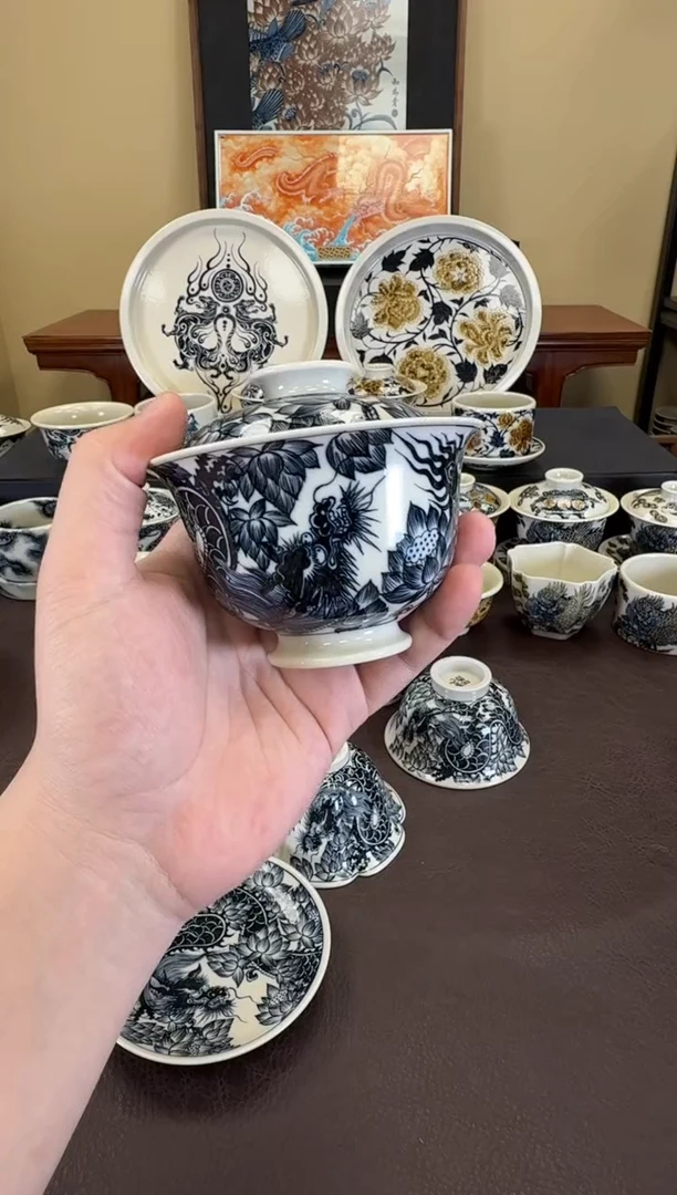 二号釉穿花龙盖碗