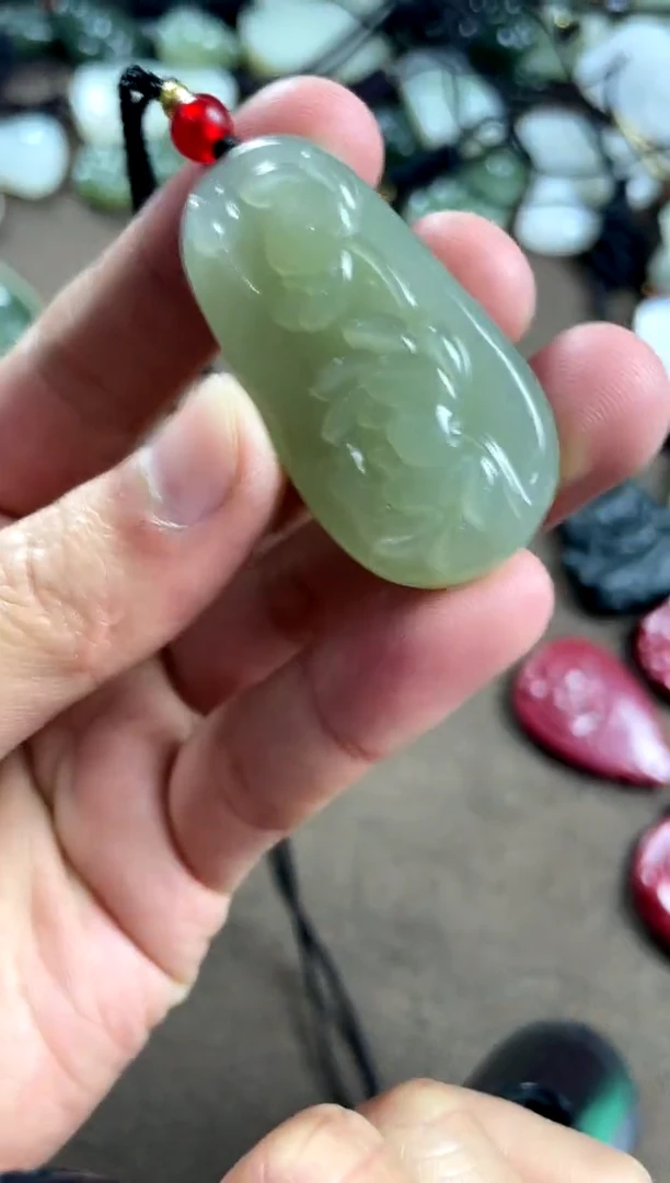 颈饰未镶嵌和田玉荷花