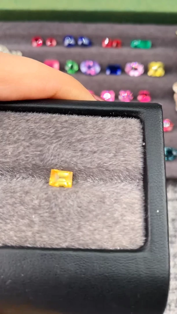未镶嵌裸石定制蓝宝石爱****狗枕型 黄蓝宝 0.79ct