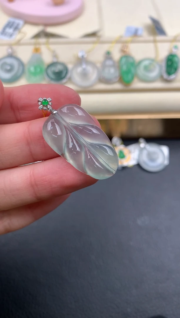 【闪购商品】翡翠颈饰18K金镶嵌D737