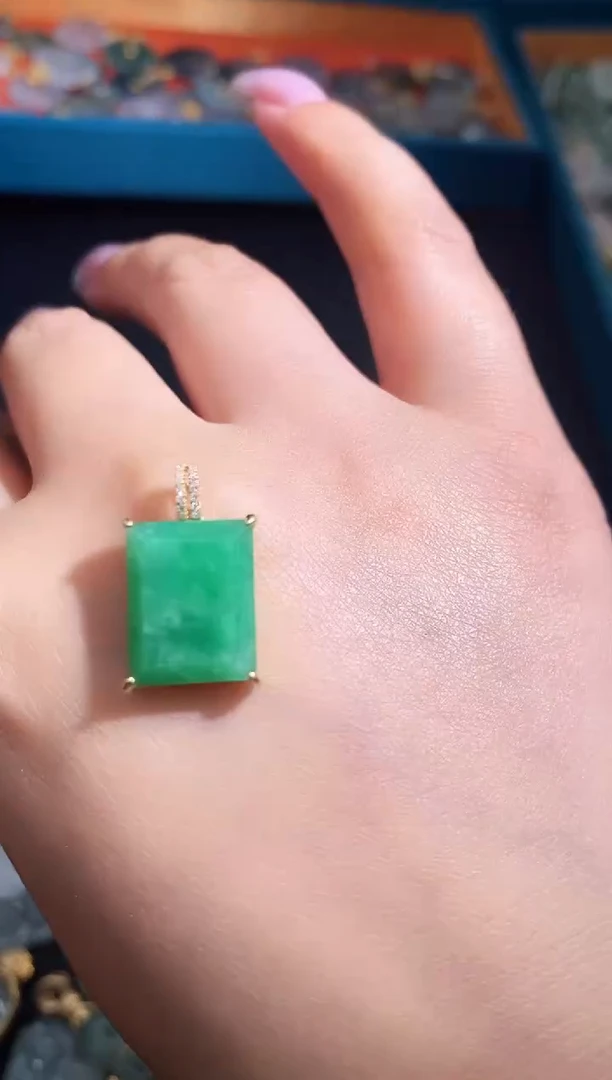 翡翠18K金镶嵌颈饰250510235