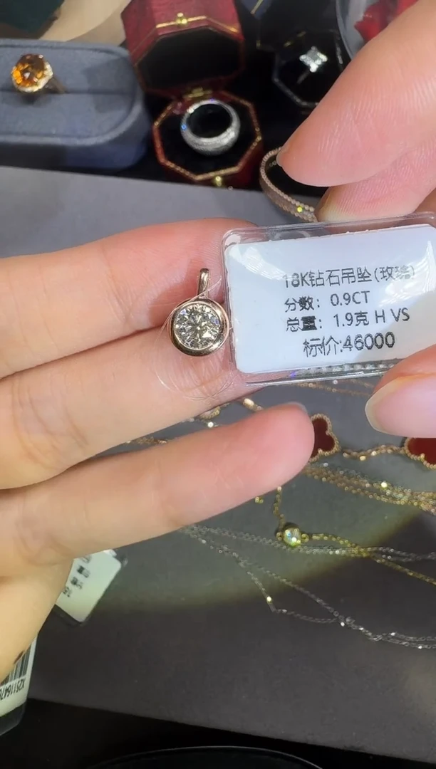 颈饰18K金镶嵌钻石18K钻石吊坠镶嵌