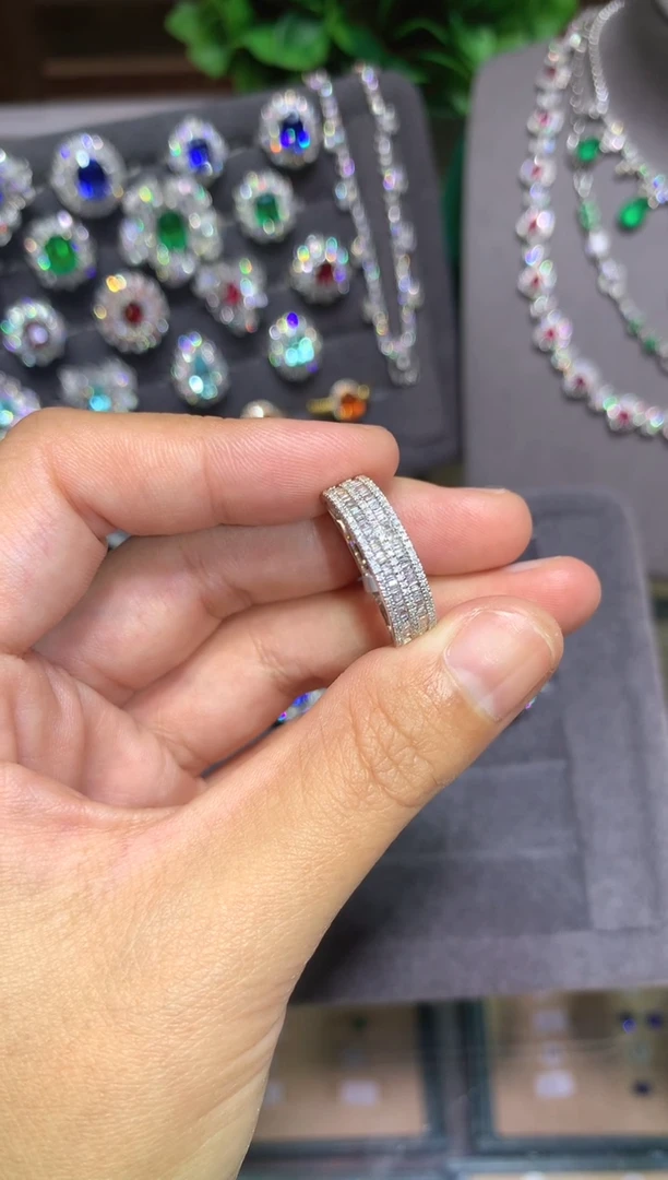 18K金镶嵌戒指/指环钻石0.77CT