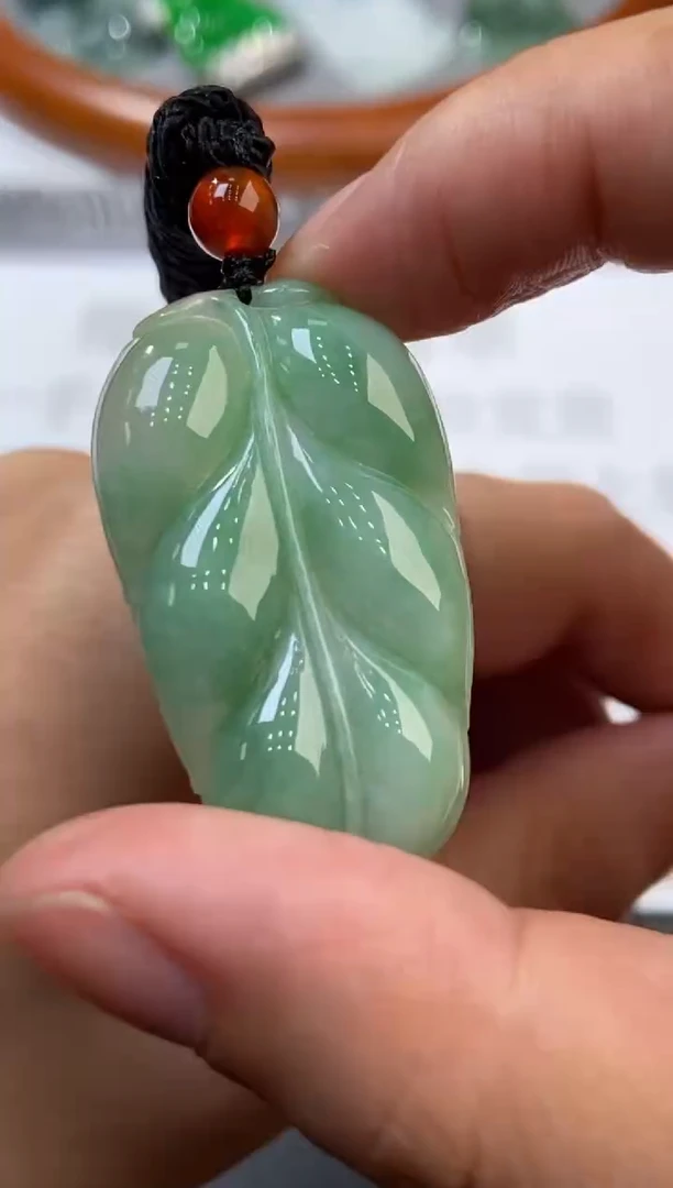 未镶嵌挂件翡翠376667    多人  多样性发一件