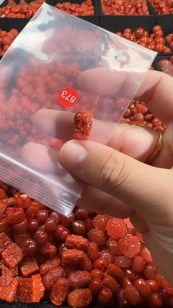 颈饰未镶嵌南红玛瑙1