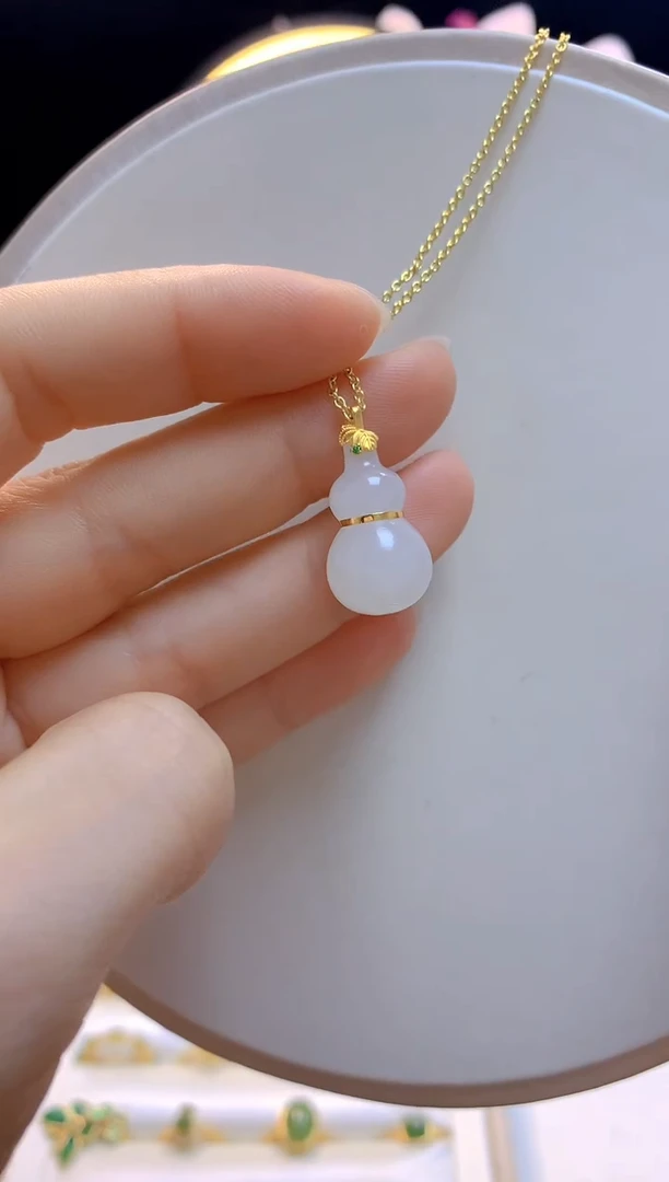 和田玉18K金镶嵌吊坠(赠链)白玉葫芦