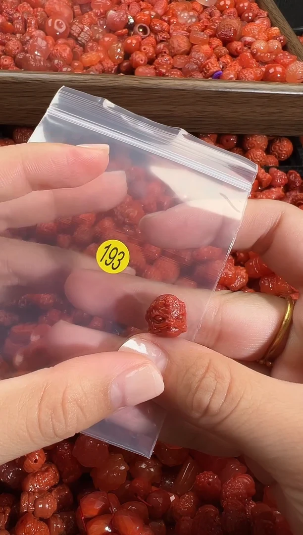 颈饰未镶嵌南红玛瑙1