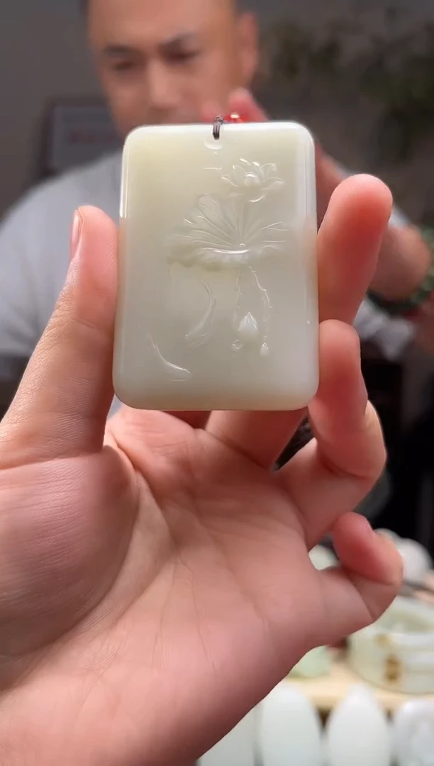 颈饰未镶嵌和田玉吊坠