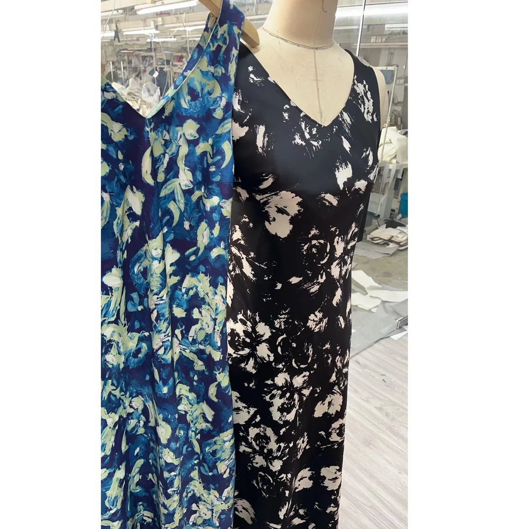 【肆月】夏季新款连衣裙V领显瘦轻奢