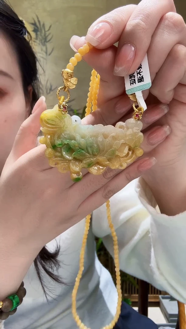颈饰未镶嵌翡翠吊坠