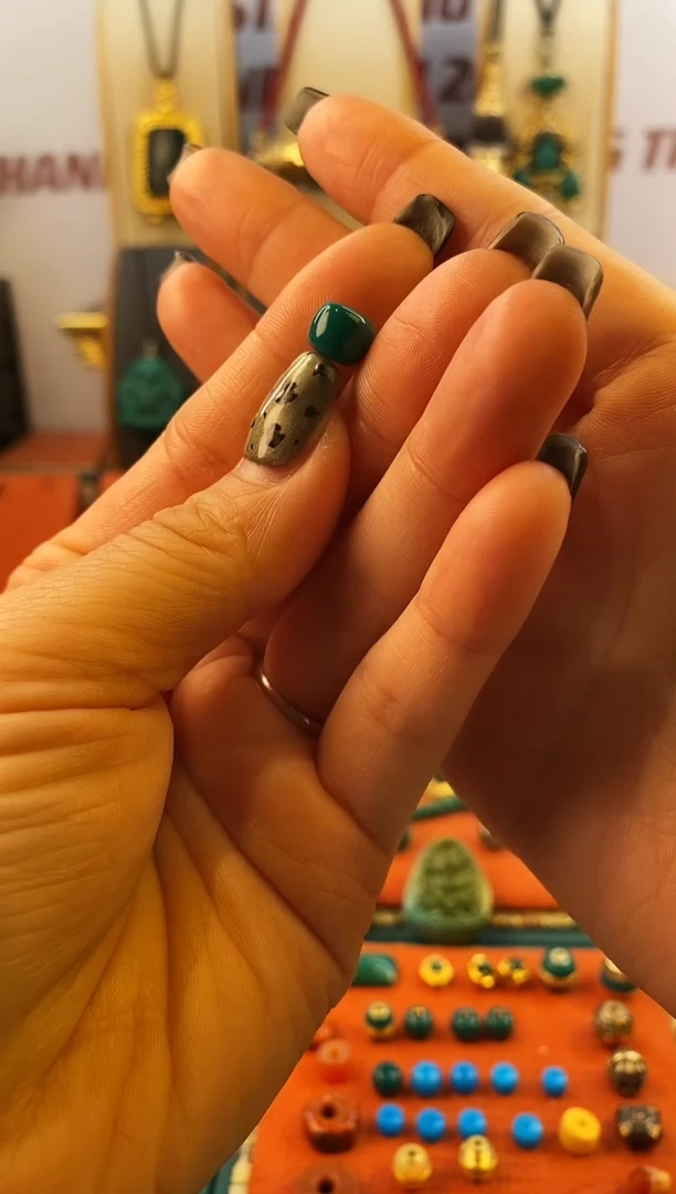 【闪购商品】绿松石.未镶嵌老型 8mm  0.73g