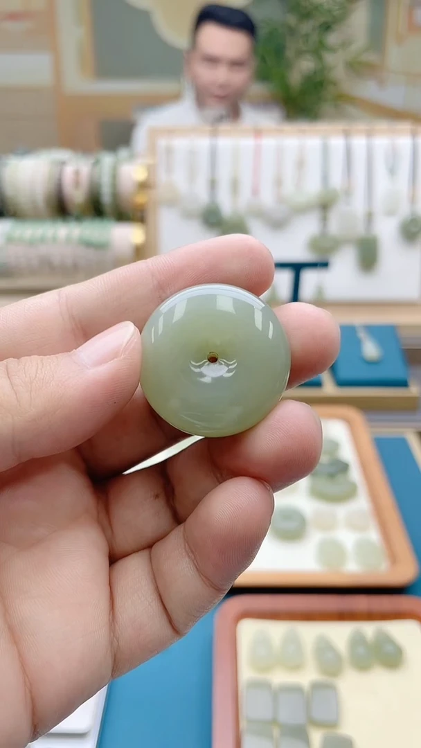 和田玉未镶嵌吊坠(不含链)福利款约卡30MM平安扣