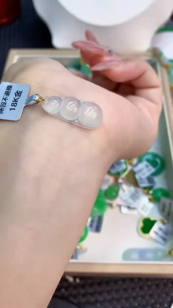 翡翠18K金镶嵌吊坠(不含链)1