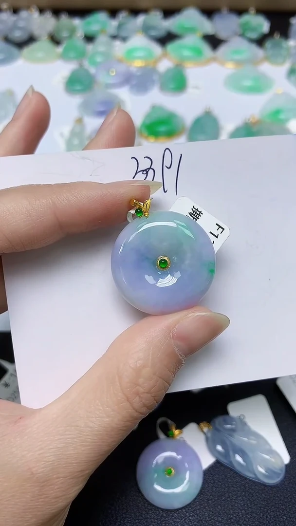 翡翠18K金镶嵌颈饰天然缅甸翡翠A货