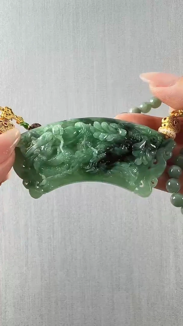 颈饰未镶嵌翡翠龙凤呈祥