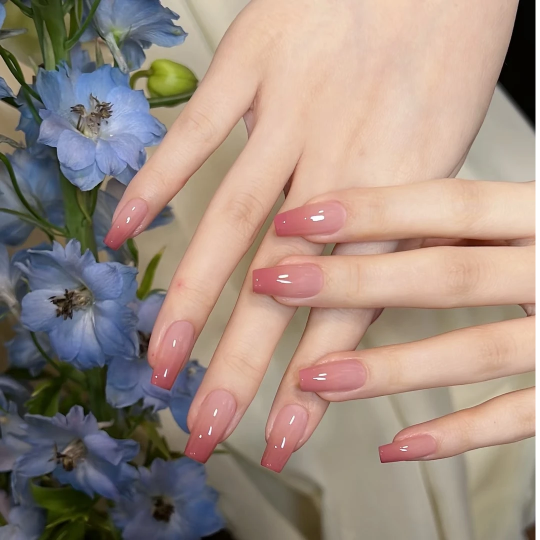 2025嫩妹色中长款穿戴甲甜苦夏天手工成品超闪美甲贴片轻奢甲