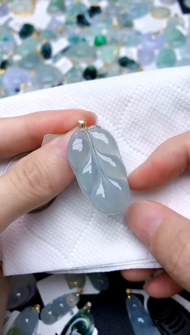 颈饰18K金镶嵌翡翠天然A货翡翠