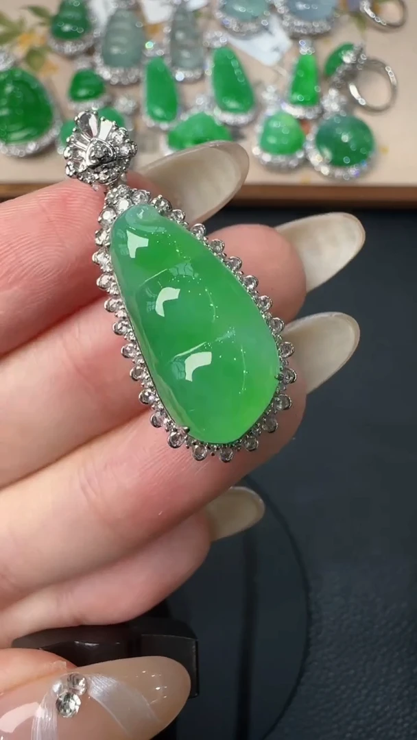 【闪购商品】翡翠吊坠(不含链)18K金镶嵌31