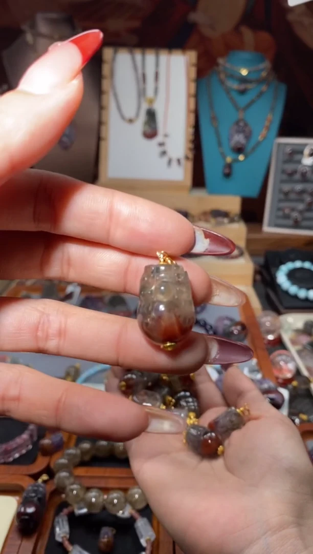 【闪购商品】水晶吊坠未镶嵌红极光貔貅