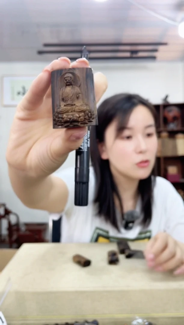 乌木类端景台尹*生118六六木雕刻牌子木木木33g