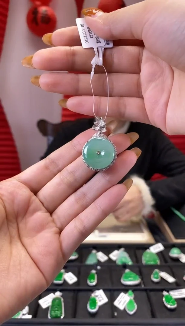 【闪购商品】翡翠颈饰18K金镶嵌d0757 平安扣 含运营费