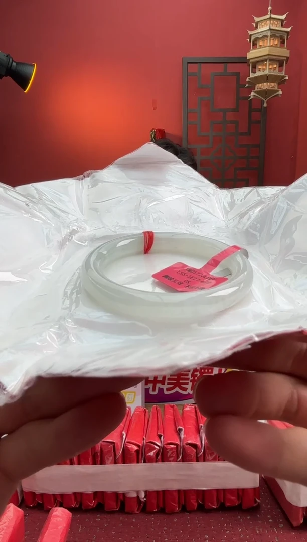 未镶嵌手镯（圆镯）翡翠翡翠手镯11