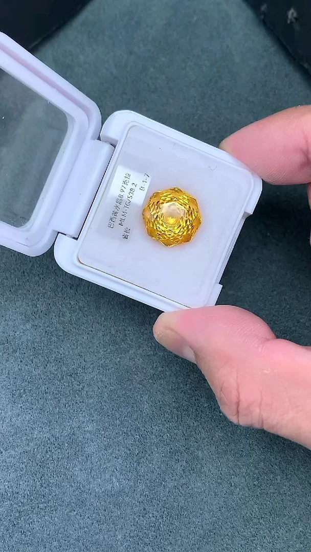 项链未镶嵌水晶8.97克拉