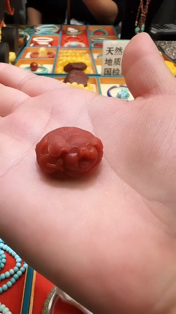 颈饰未镶嵌南红玛瑙国检证书   南红精工小猪吊坠