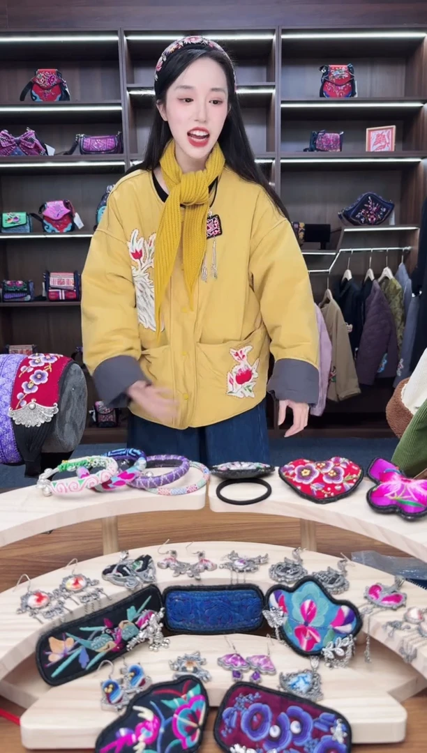 织绣婷****店A183蒙阿苏苗绣传承店