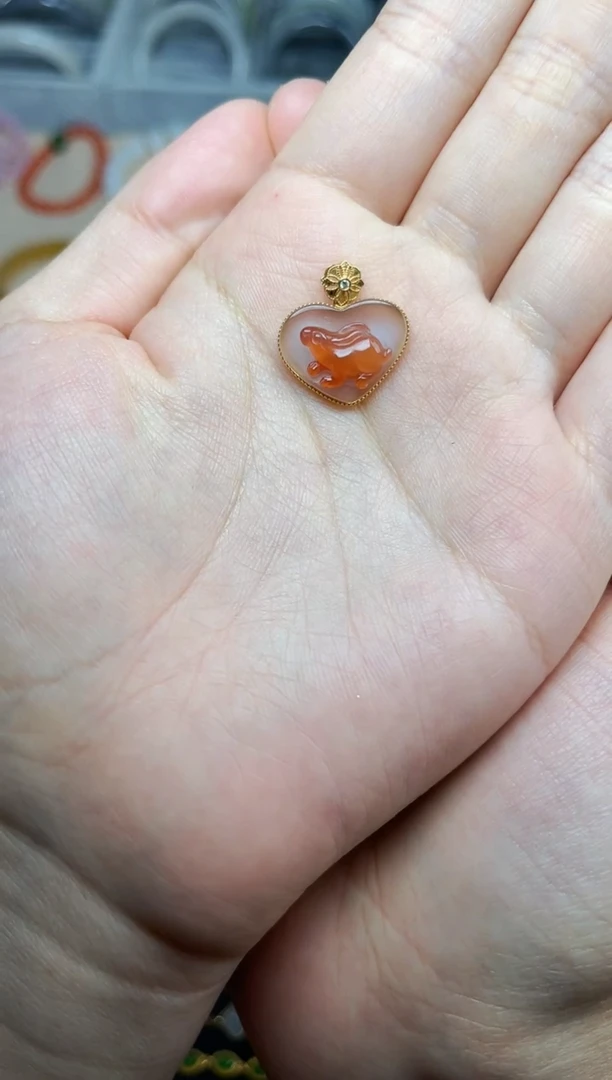 南红玛瑙颈饰18K金镶嵌兔子06