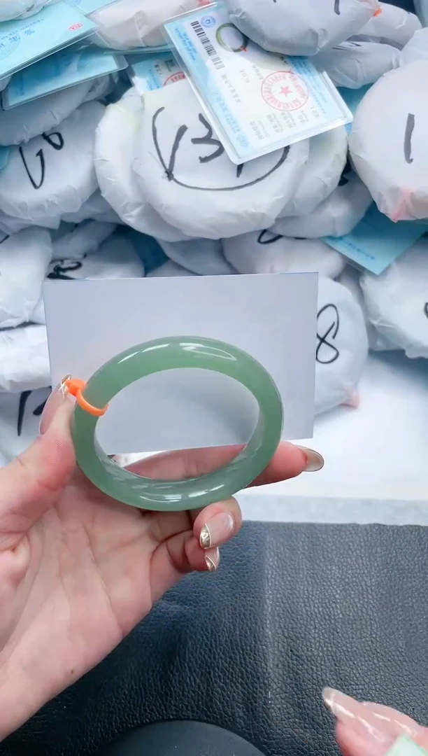 【闪购商品】石英质玉手镯未镶嵌22V202-54