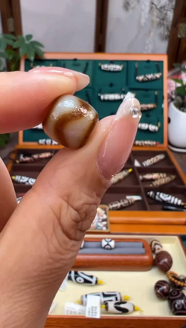 未镶嵌颈饰玛瑙/玉髓（覆膜）57.(微瑕)