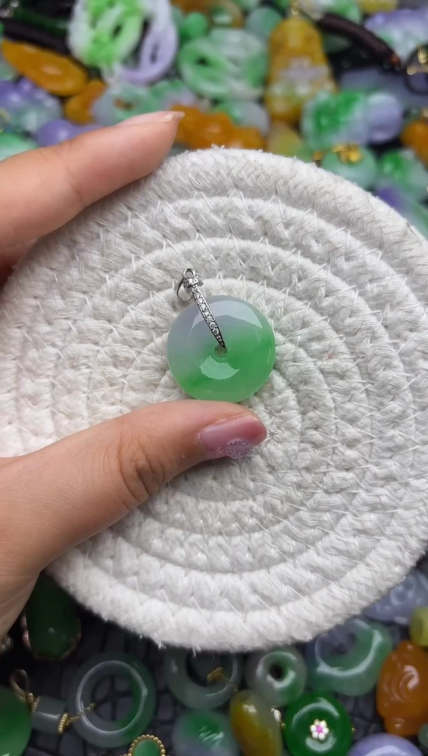 颈饰未镶嵌翡翠缅甸翡翠吊坠
