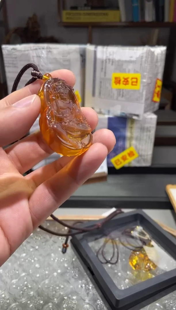 琥珀颈饰未镶嵌不动明王
