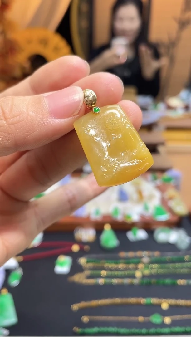 颈饰18K金镶嵌翡翠山水