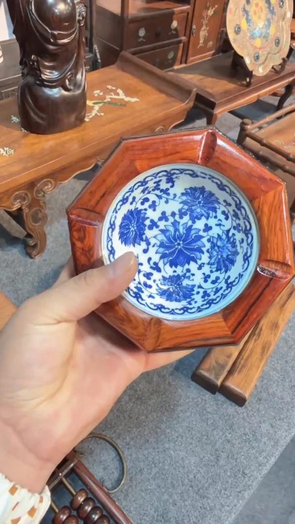 木福利           烟灰缸