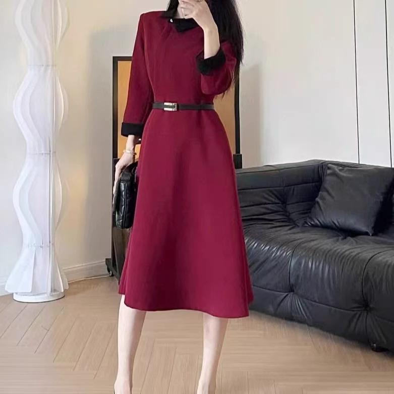 法式赫本风洋气连衣裙女2025新款高级感气质收腰显瘦优雅翻领