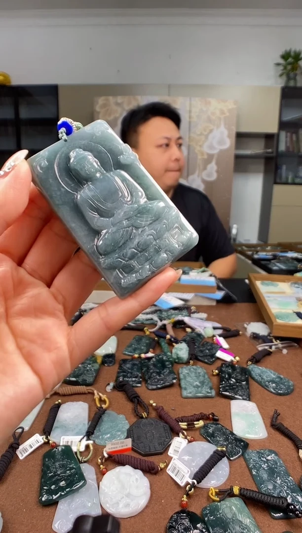 颈饰未镶嵌翡翠 多样性发其一